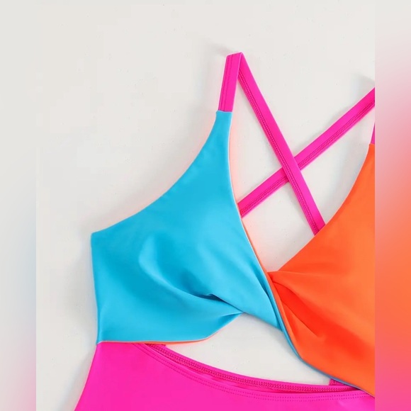 Color Block Twist Cut Out One-piece Swimsuit, Cross Back Stretchy Bathing Suits - Picture 5 of 7